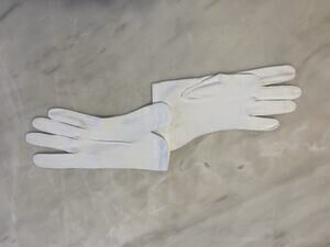 Vintage Shalimar white Gloves Size 6.5 wrist length
